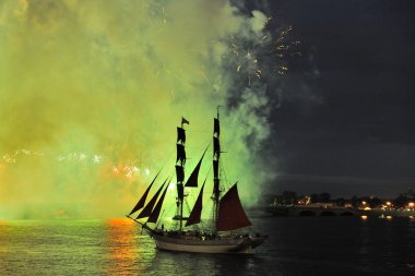 Festival kırmızı örtü, St Petersburg (Rusya)