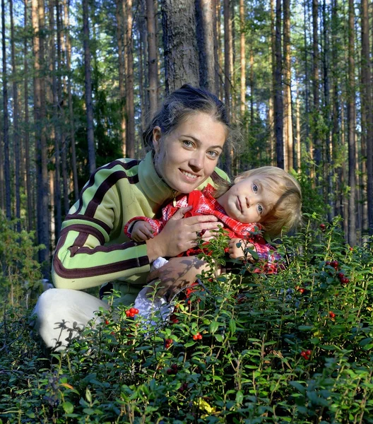 Женщина с маленькой дочкой — стоковое фото
