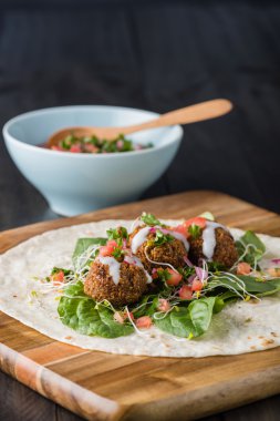 Vegan Falafel film Salsa ile
