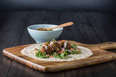 Vegan Falafel film Salsa ile