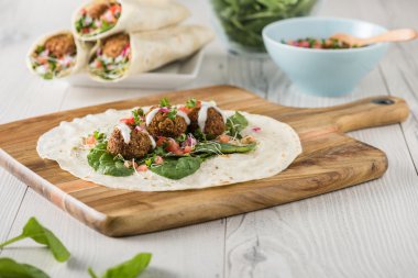 Vegan Falafel film Salsa ile 