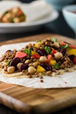 Mercimek, nohut biber ve börülce vegan tamamladı