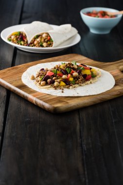 Mercimek, nohut biber ve börülce vegan tamamladı