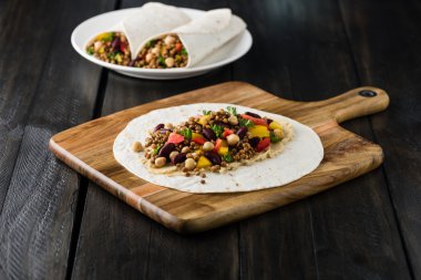 Mercimek, nohut biber ve börülce vegan tamamladı