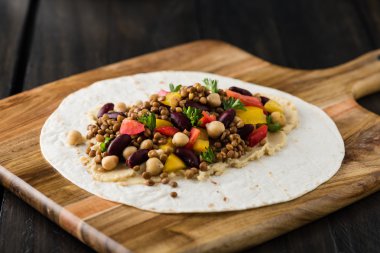 Mercimek, nohut biber ve börülce vegan tamamladı