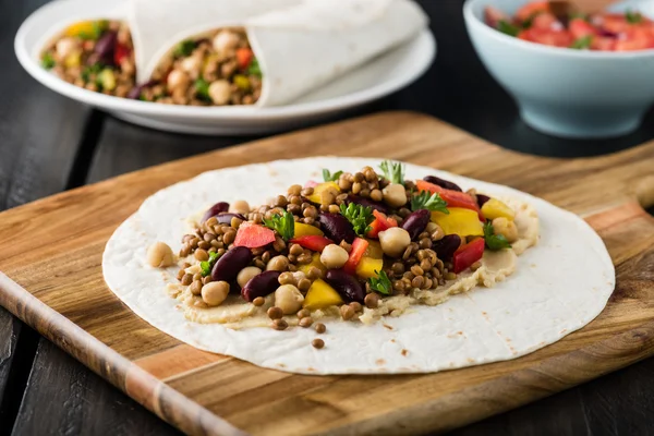 Mercimek, nohut biber ve börülce vegan tamamladı