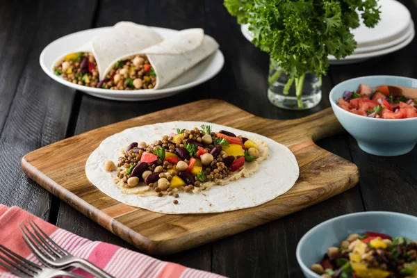 Mercimek, nohut biber ve börülce vegan tamamladı