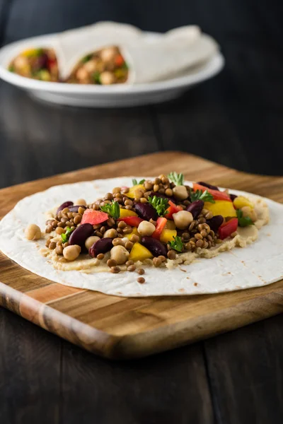 Mercimek, nohut biber ve börülce vegan tamamladı