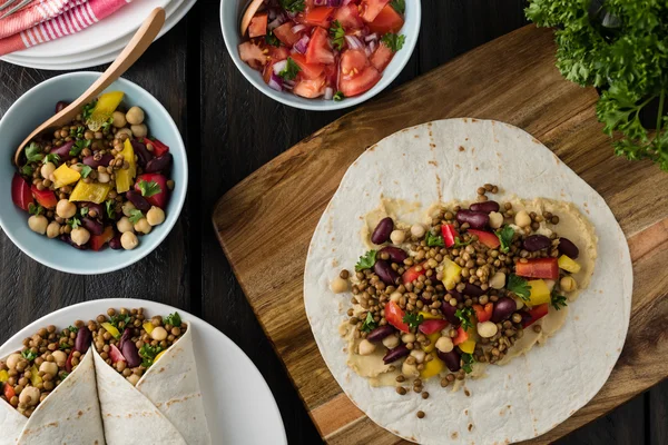 Mercimek, nohut biber ve börülce vegan tamamladı