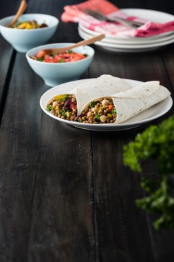 Mercimek, nohut biber ve börülce vegan tamamladı