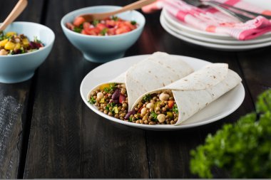 Mercimek, nohut biber ve börülce vegan tamamladı