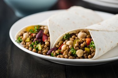 Mercimek, nohut biber ve börülce vegan tamamladı