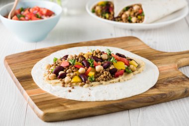 Mercimek, nohut biber ve börülce vegan tamamladı