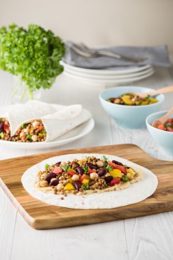 Mercimek, nohut biber ve börülce vegan tamamladı