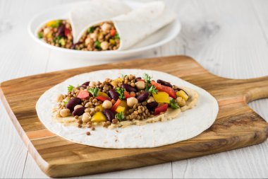 Mercimek, nohut biber ve börülce vegan tamamladı