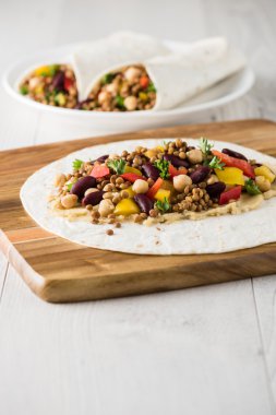 Mercimek, nohut biber ve börülce vegan tamamladı