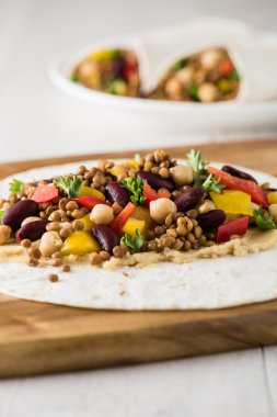 Mercimek, nohut biber ve börülce vegan tamamladı