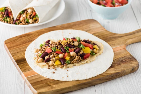 Mercimek, nohut biber ve börülce vegan tamamladı