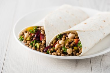 Mercimek, nohut biber ve börülce vegan tamamladı