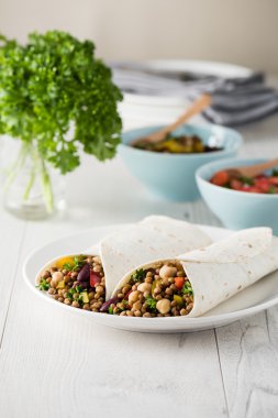 Mercimek, nohut biber ve börülce vegan tamamladı