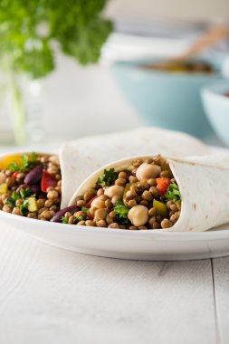 Mercimek, nohut biber ve börülce vegan tamamladı