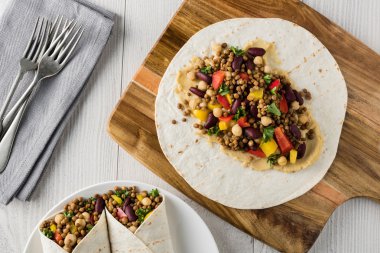 Mercimek, nohut biber ve börülce vegan tamamladı