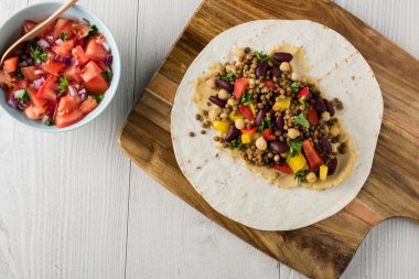 Mercimek, nohut biber ve börülce vegan tamamladı