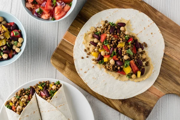 Mercimek, nohut biber ve börülce vegan tamamladı