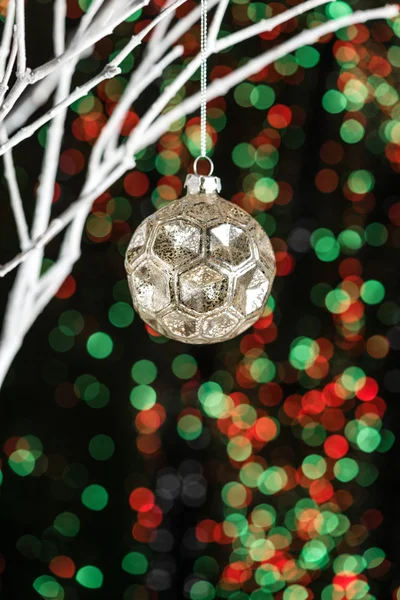 Ramitas blancas con adornos de árbol de Navidad — Foto de Stock