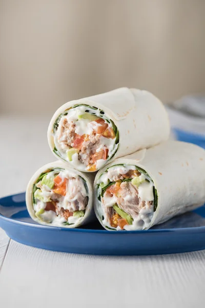 Tuna wraps with avocado tomato and mayonnaise — Stock Photo, Image