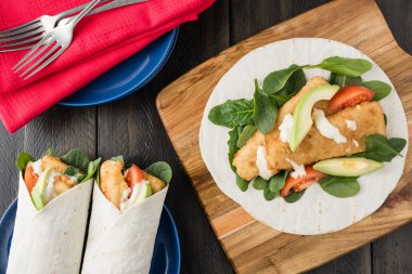 Batırdın balık fileto börek avokado ve domates