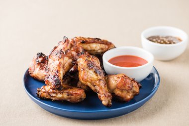 Baharat biber soslu tavuk kanadı sırlı