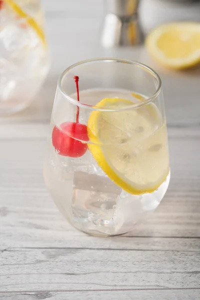 Fresh home made Tom Collins cocktails — Stock Photo, Image