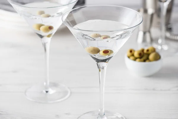 Čerstvý domácí vodku martini koktejly — Stock fotografie