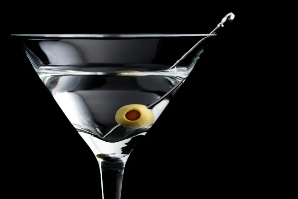 Cocktail vodka martin su sfondo nero — Foto Stock