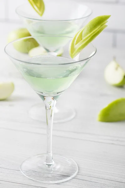 Färsk hemlagad Apple Martini drinkar — Stockfoto