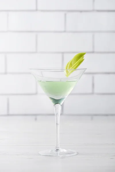 Frische hausgemachte Apple-Martini-Cocktails — Stockfoto