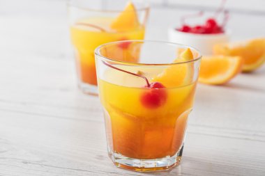 Taze ev yapımı Mai Tai kokteylleri