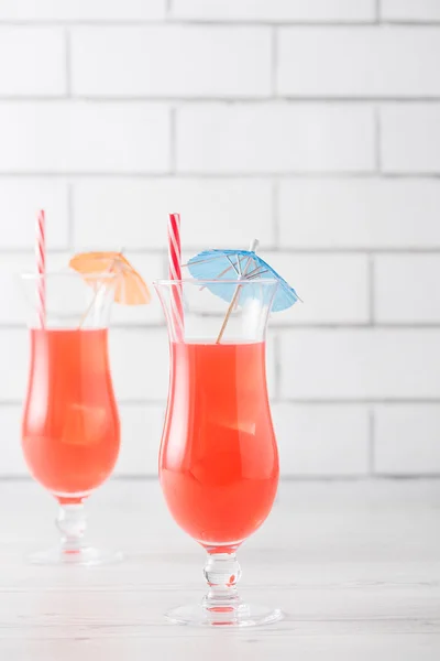 Fresh home made Singapore Sling cocktails — Stock Photo, Image