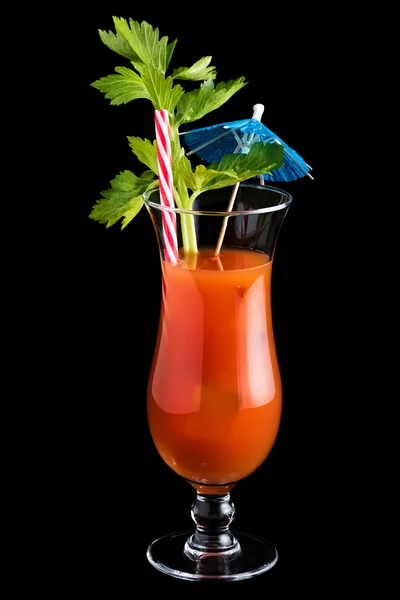 Blodige mary cocktails på sort baggrund - Stock-foto