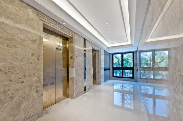 Ascensore lobby in bellissimo marmo — Foto Stock