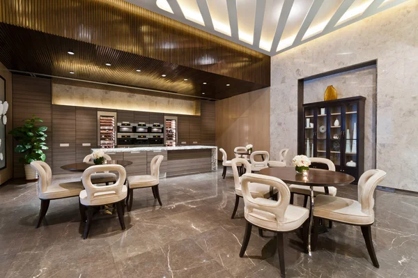 Mermer zemin ile mutfak alanı