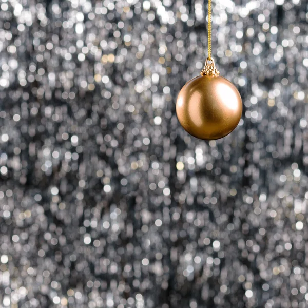 Bola de Navidad de bronce — Foto de Stock