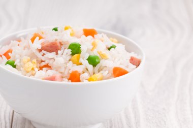 Kızarmış pirinç bir kase 