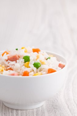 Kızarmış pirinç bir kase 