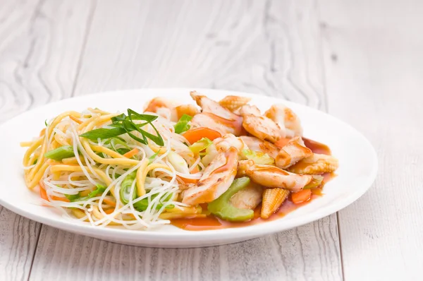 Teriyaki Chicken with Noodles — Stock Photo, Image