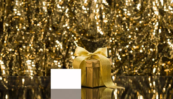 Gold present with place card — Stock Photo, Image