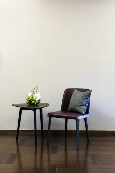 コーヒー テーブル レザー椅子の組み合わせ — ストック写真