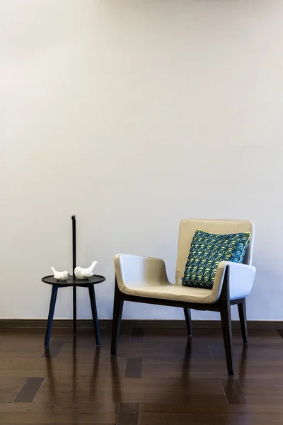Таблиця сірий крісло комбінація — стокове фото