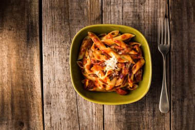 Chorizo kremalı domates soslu Penne makarna